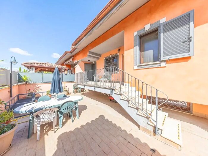 Casa con 8 locali in vendita in Via Fosso dellOsa, Roma
