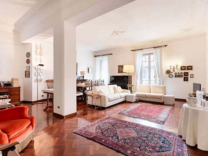 Appartamento trilocale in vendita in Via Caravaggio, Milano