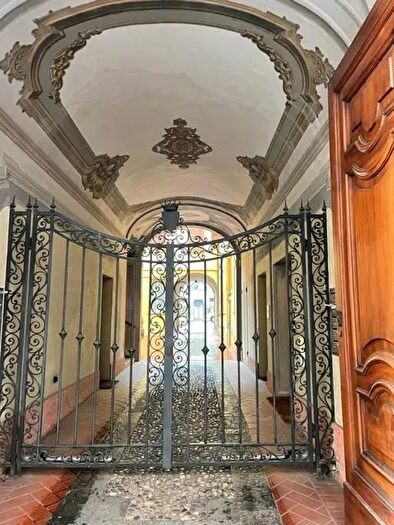 Appartamento con 5 locali in vendita in Modena