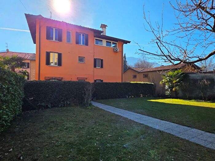 Appartamento trilocale in vendita in Via Regina, Tremezzina