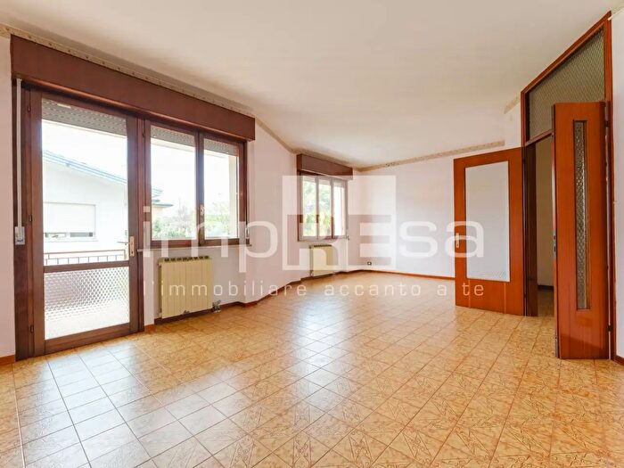 Appartamento con 5 locali in vendita in Via Garibaldi, Santa Lucia Di Piave