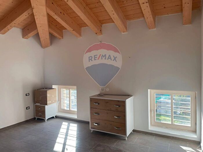 Appartamento trilocale in vendita in Nogarole Rocca