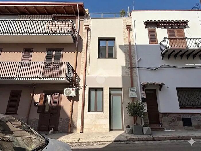 Casa quadrilocale in vendita in Via Giacomo Matteotti, Terrasini