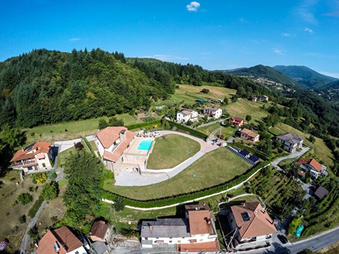 Casa con 16 locali in vendita in Strada Provinciale, Piazza Al Serchio