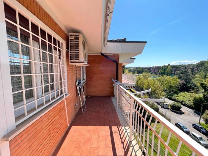 Appartamento trilocale in vendita in Via Giulio Rubini, Nuovo Salario, Roma