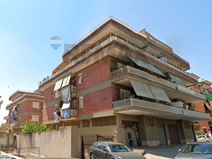 Appartamento trilocale in vendita in Via La Spezia b, Pomezia