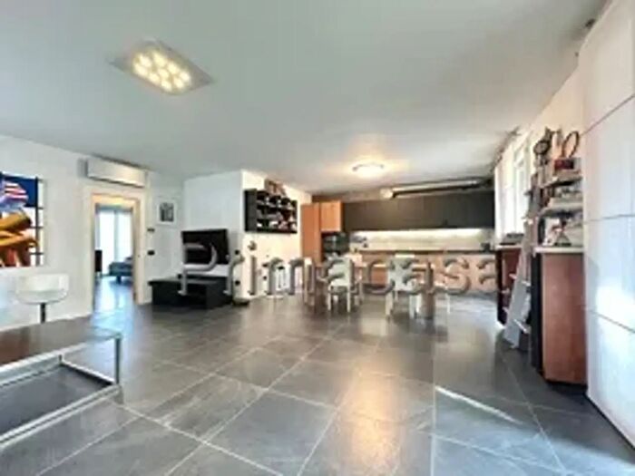 Appartamento con 5 locali in vendita in Via Giovanni Segantini, Venezia