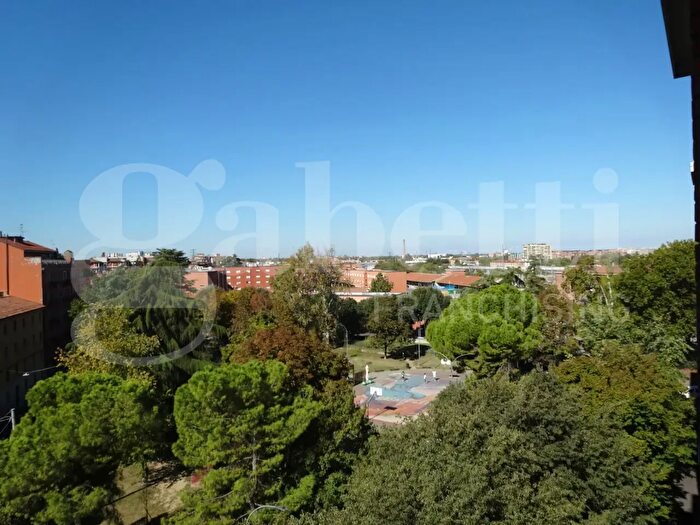 Appartamento trilocale in vendita in Via Cairoli, Bologna
