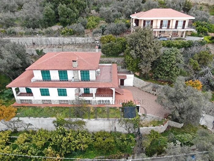 Casa con 9 locali in vendita in Via Nappio, Ventimiglia
