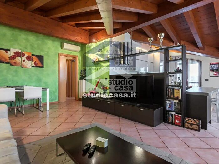 Casa trilocale in vendita in Via Vivaldi, Cologno Al Serio