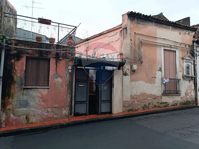 Casa con 5 locali in vendita in Via IV Novembre, Aci Catena