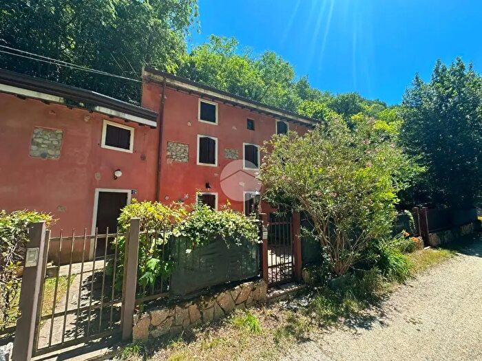Casa trilocale in vendita in Via Valle dei Molini, Costermano sul Garda