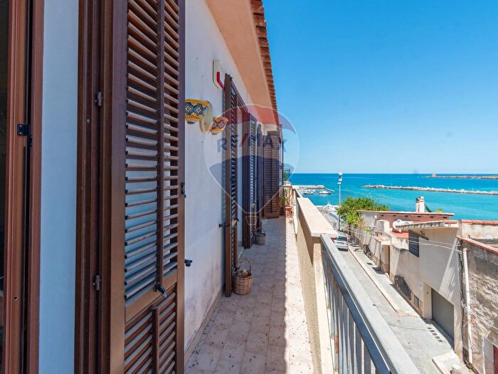 Appartamento con 5 locali in vendita in Via Ungheria a, Terrasini