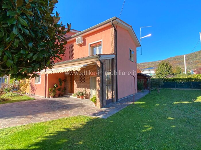 Casa quadrilocale in vendita in Via Guido Negri, Lozzo Atestino