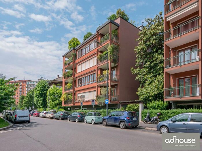 Appartamento con 6 locali in affitto in Via Domenico Cimarosa, Washington, Milano