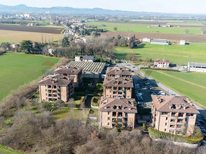 Appartamento con 5 locali in vendita in Via Martiri della Liberazione, Parma