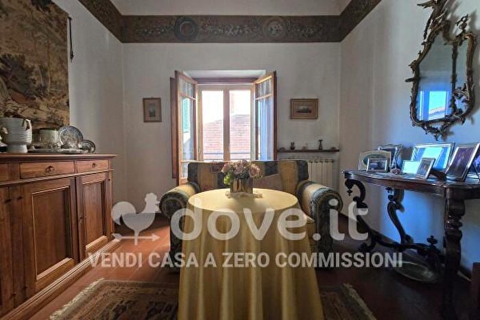 Casa con 6 locali in vendita in Via Fratelli Braschi, Montepulciano