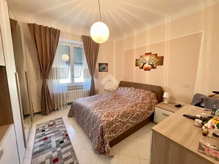 Appartamento trilocale in affitto in Via Giuseppe Casaregis, Genova