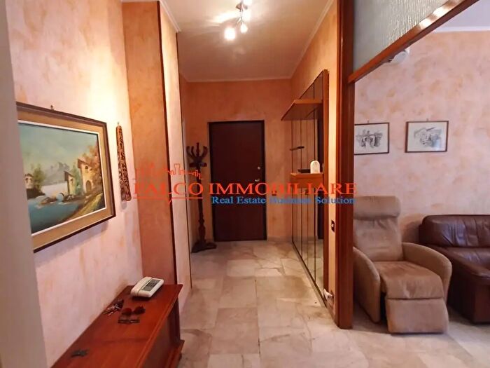 Appartamento con 5 locali in vendita in Via degli Zuccaro, Milano