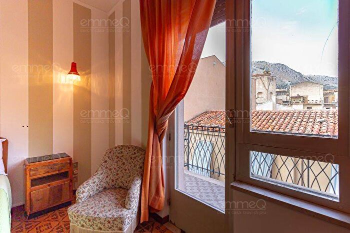 Appartamento quadrilocale in affitto in Via Principe Umberto, Castelbuono
