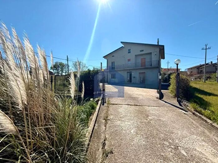 Casa con 6 locali in vendita in Via Grotti, Casalanguida