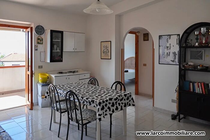 Appartamento trilocale in vendita in Via Giardino N Maierà Cosenza, Maiera