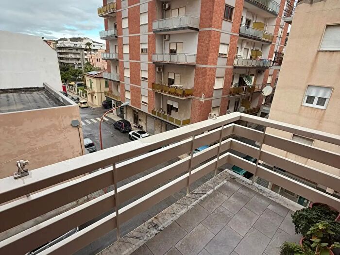 Appartamento quadrilocale in vendita in Via Monte Nero, Bova Marina