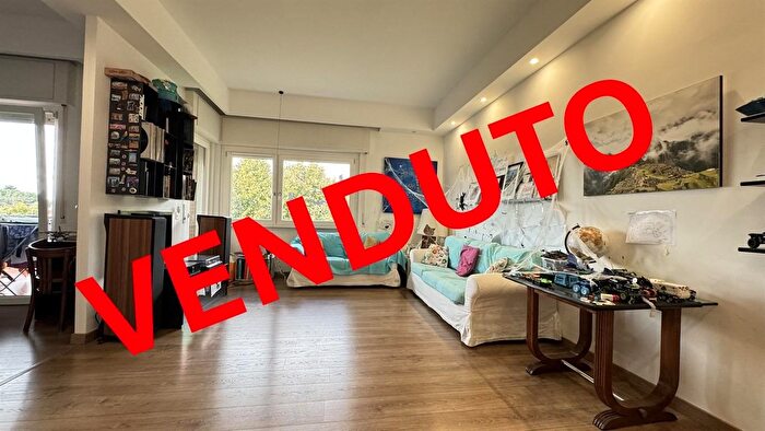 Appartamento quadrilocale in vendita in Via Ramo dOro, Ariccia