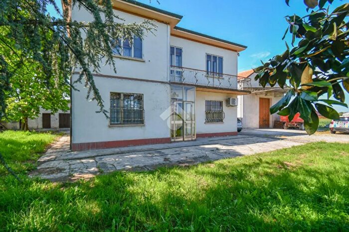 Casa con 6 locali in vendita in Via Masi, Ferrara