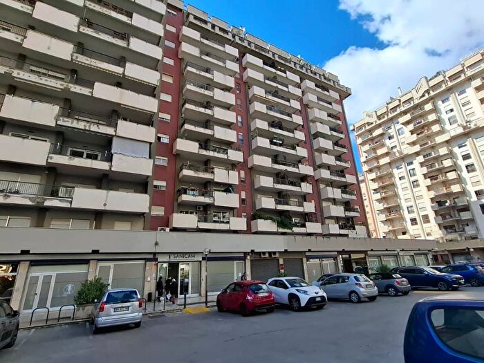 Appartamento trilocale in affitto in Piazzale del Fante, De Gasperi Croce Rossa, Palermo