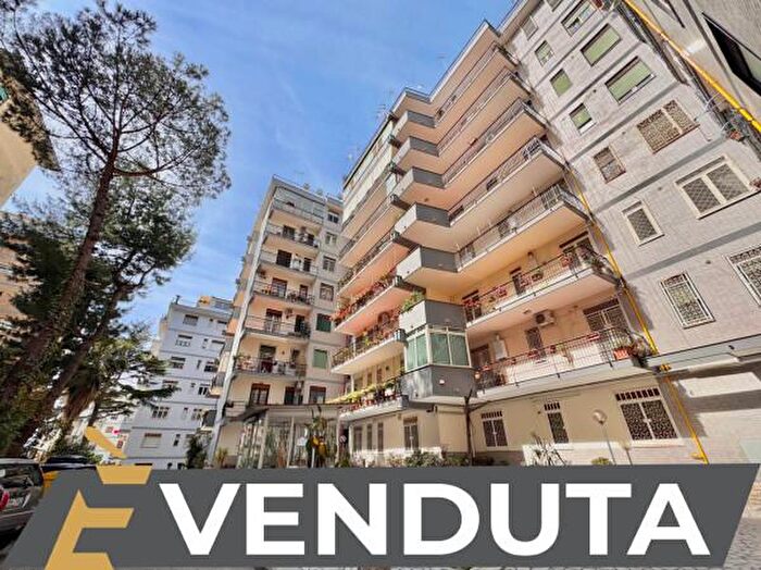 Appartamento con 5 locali in vendita in Via San Giacomo dei Capri, Napoli
