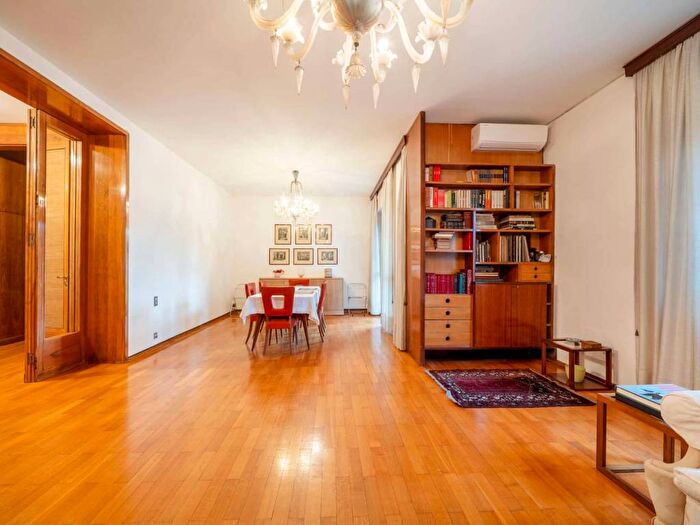 Appartamento con 5 locali in affitto in Viale Duilio, Sempione, Milano