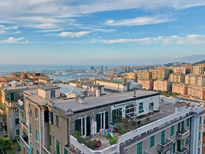 Appartamento con 6 locali in affitto in Castelletto, Genova
