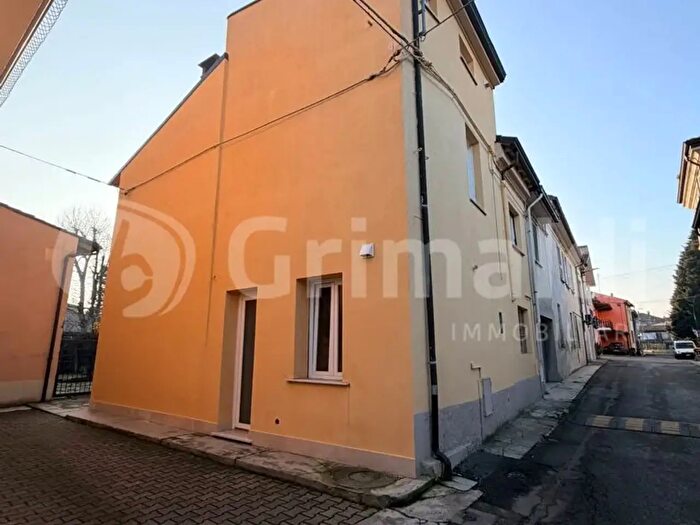 Casa trilocale in vendita in Via Lora, Castel San Giovanni