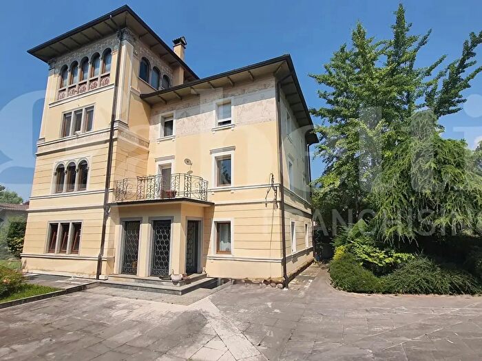 Casa con 14 locali in vendita in Belluno