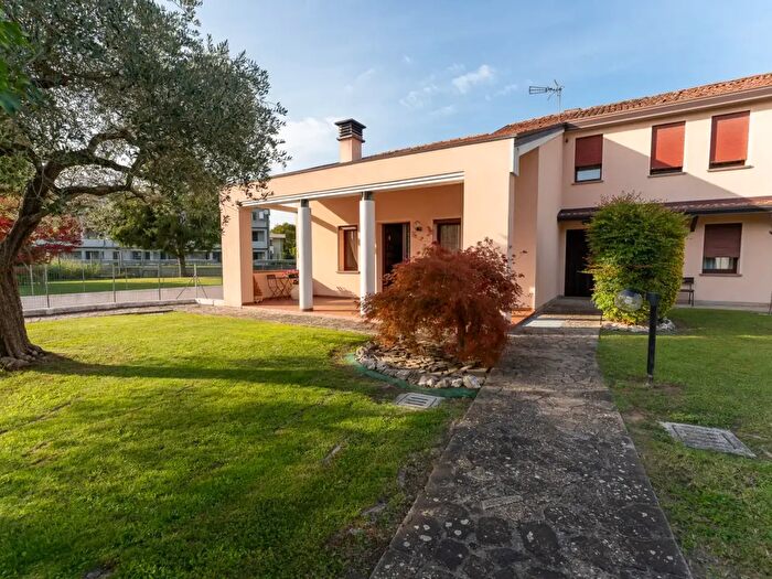 Casa con 5 locali in vendita in Via del Cimitero, Mira