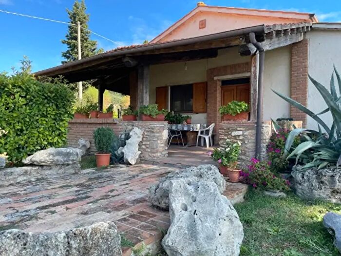 Casa quadrilocale in vendita in Via Edoardo Cattaneo, Gualdo Cattaneo