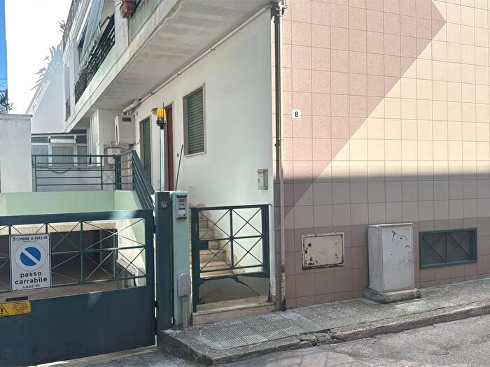 Appartamento trilocale in vendita in Tripoli, Adelfia