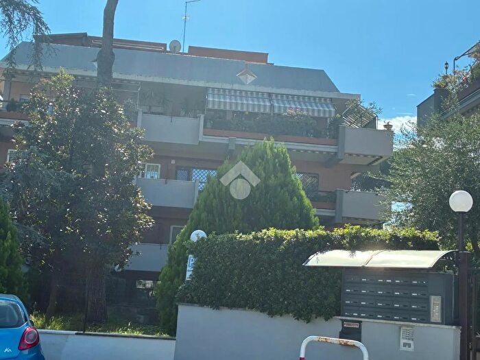 Appartamento quadrilocale in vendita in Via Pupinia, Roma