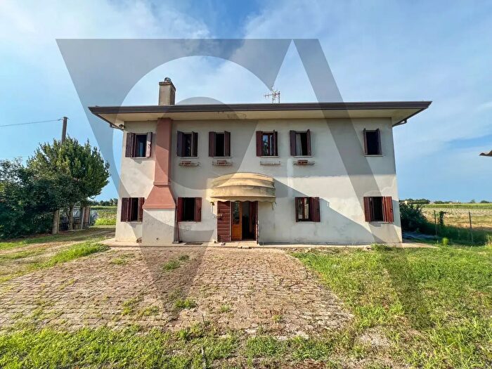 Casa quadrilocale in vendita in Via Giuseppe Giusti, Correzzola