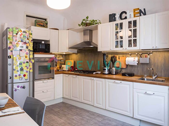 Appartamento con 5 locali in affitto in Firenze