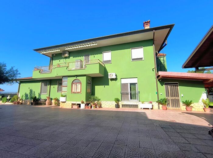 Casa con 6 locali in vendita in Strada della Cava, Latina