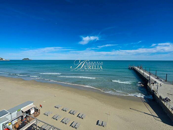 Appartamento trilocale in affitto in Vico al Molo, Centro, Alassio