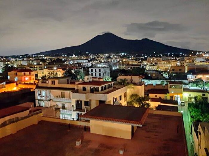 Appartamento con 6 locali in vendita in Via Nicola De Prisco, Boscoreale