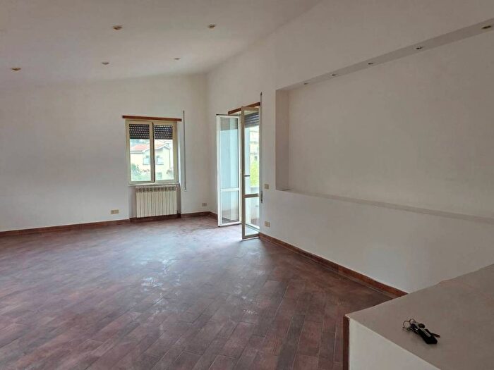 Casa con 6 locali in affitto in Via Aldo Moro, Centro, Morlupo