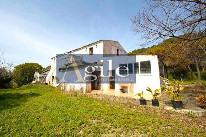 Casa con 8 locali in vendita in Contrada Monte Aquilino, Monteprandone