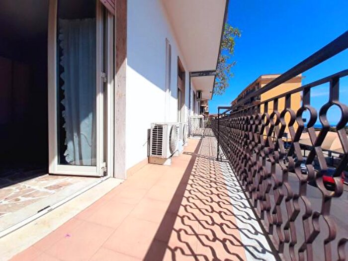 Appartamento con 5 locali in vendita in Via Lombardia, Giarre