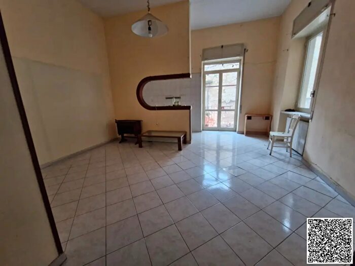 Appartamento con 6 locali in vendita in Napoli