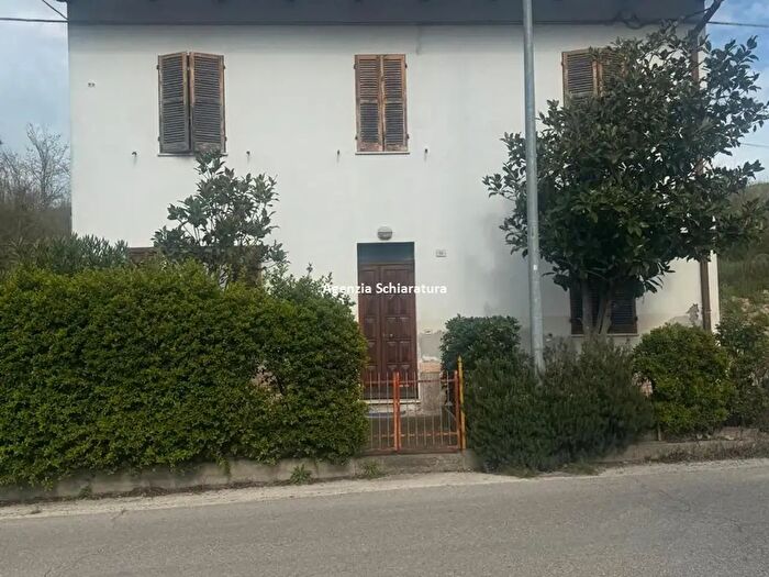 Casa con 10 locali in vendita in Tavullia