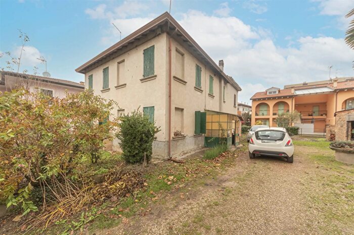 Casa con 13 locali in vendita in Torino Mirano, Mirano